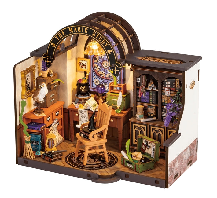 Book Nooks and Miniatures